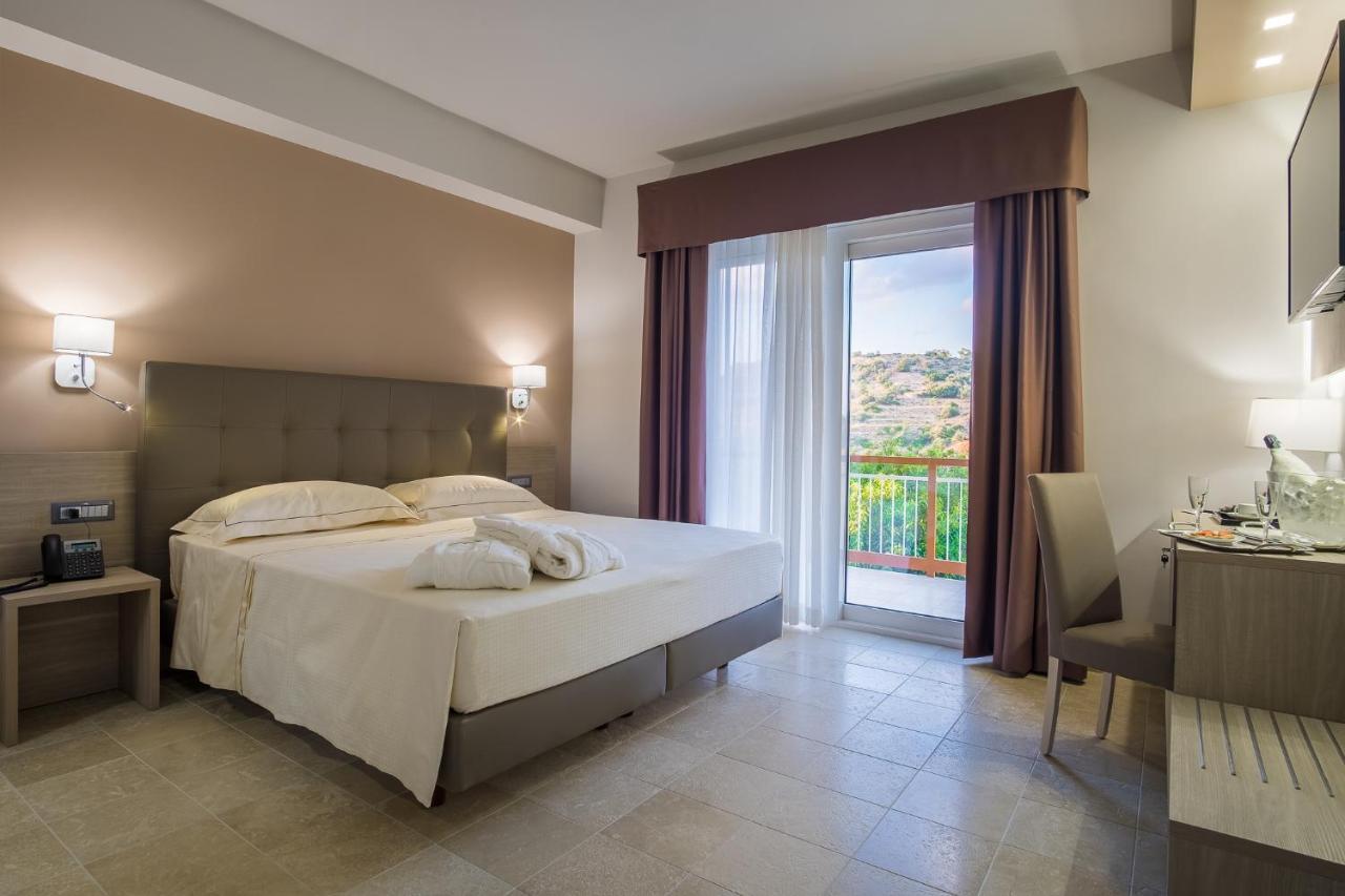 Netum Hotel Noto Exteriör bild